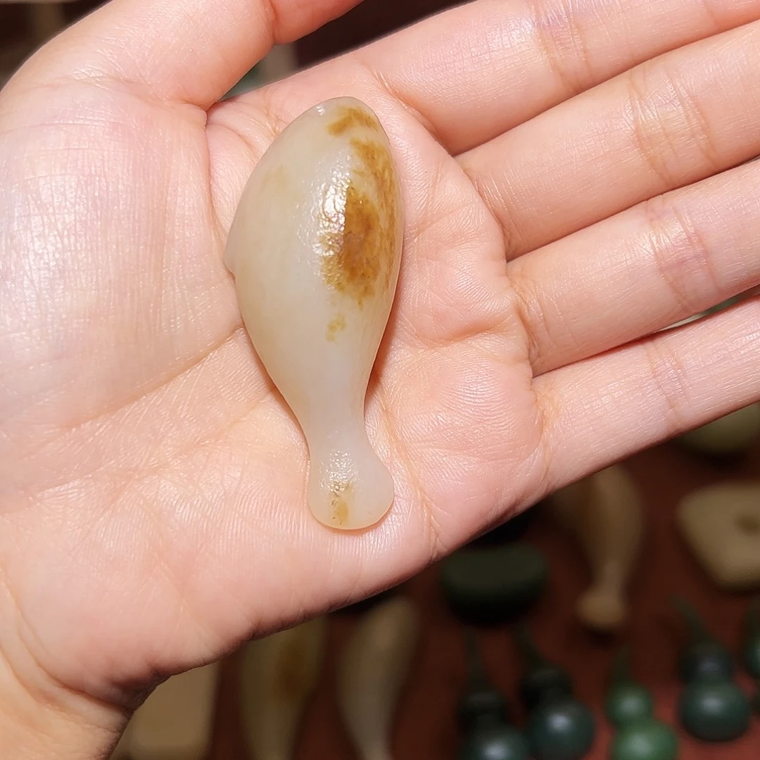 陌***y和田玉未镶嵌颈饰