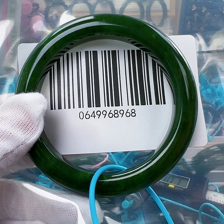 和田玉手镯未镶嵌微瑕56.5