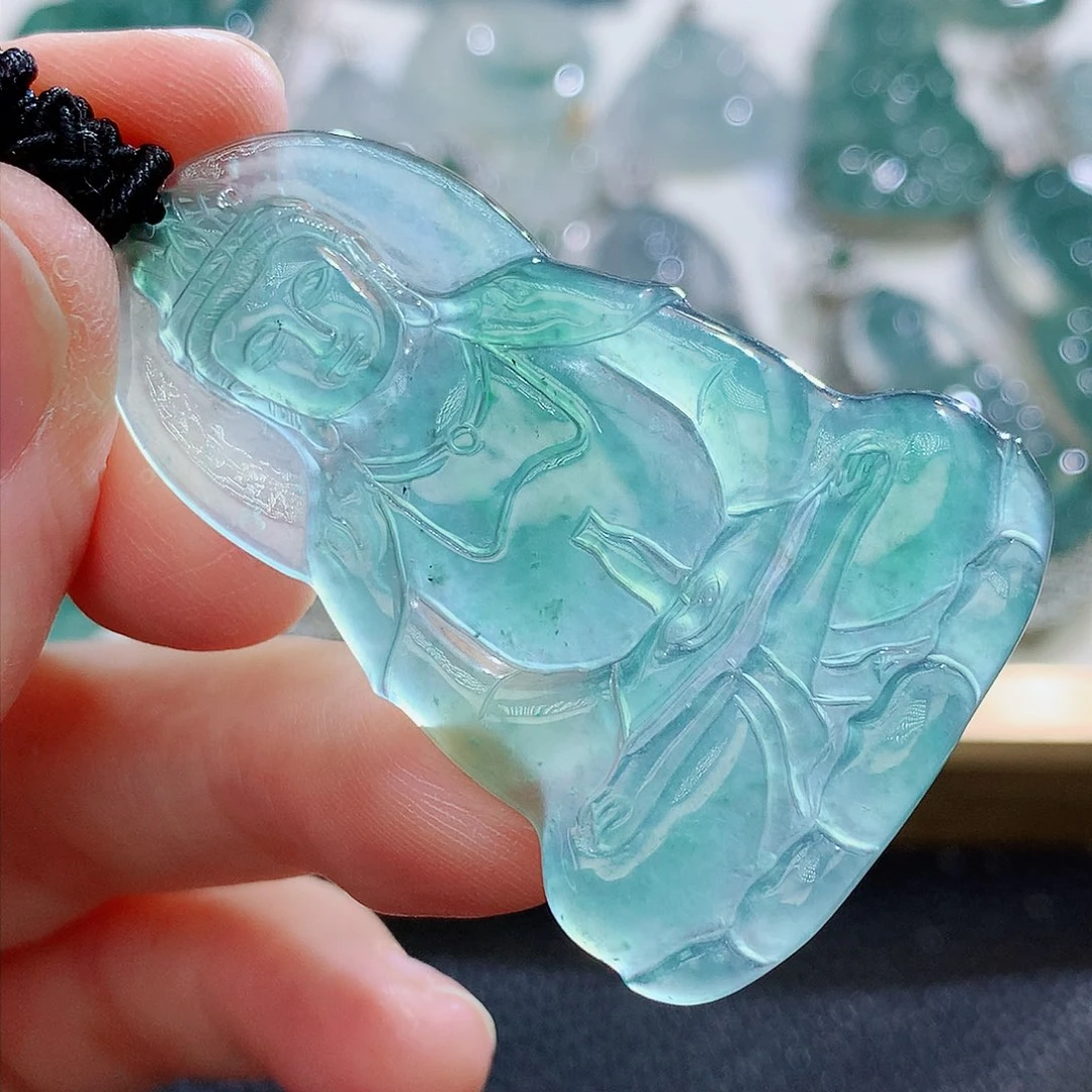 翡翠挂件未镶嵌翡翠