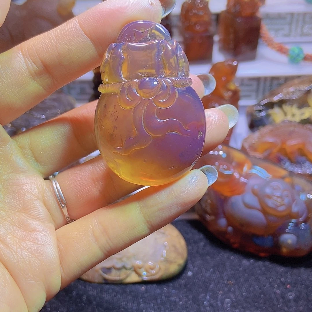 未镶嵌颈饰琥珀如意