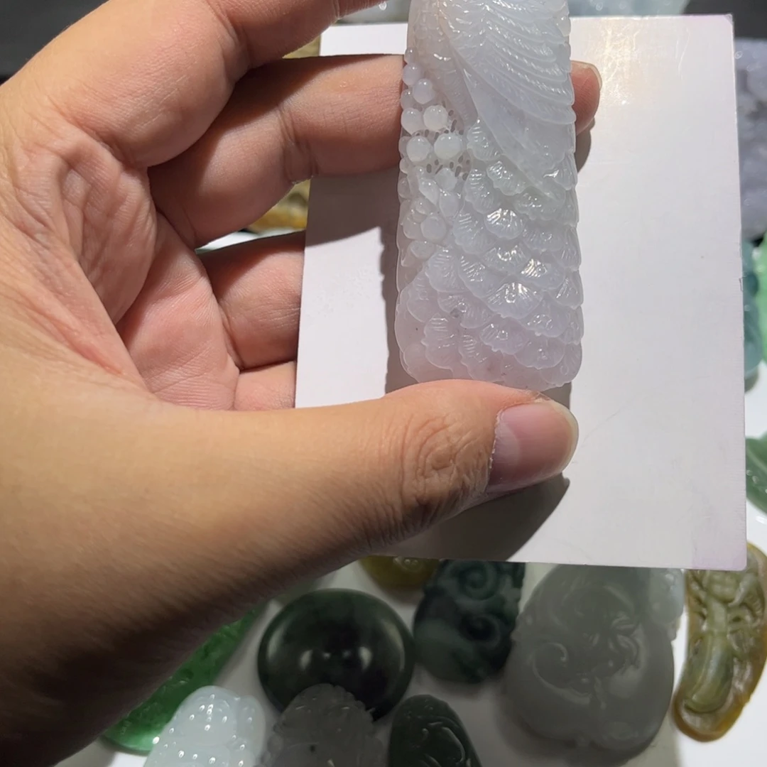 翡翠未镶嵌颈饰凤凰