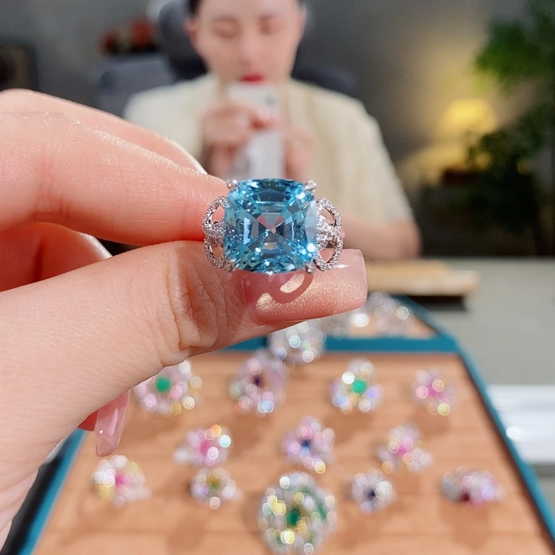 戒圈海蓝宝石18K金镶嵌8.921ct圣玛利亚吉尔徳