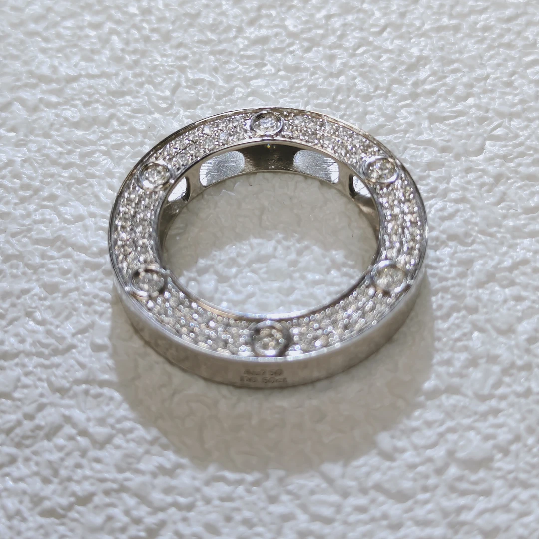 18K白金钻石吊坠