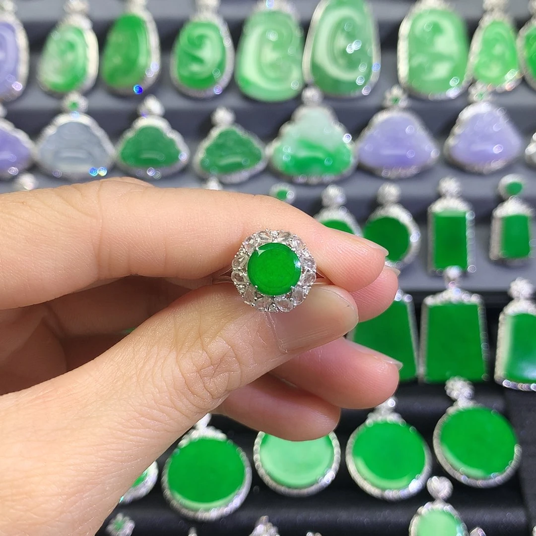 18K金镶嵌戒指翡翠戒指