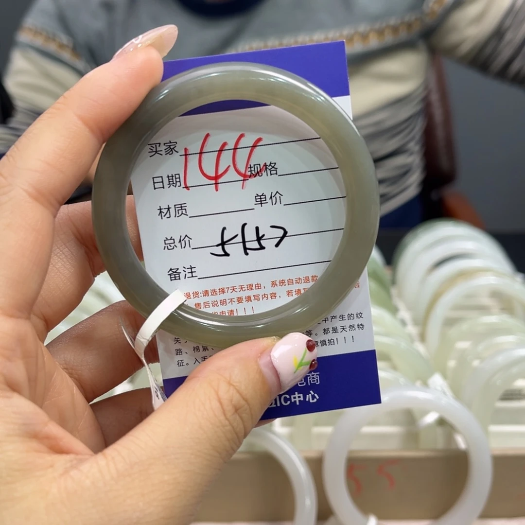 和田玉未镶嵌手镯