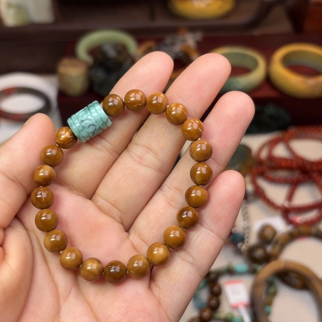 南红玛瑙颈饰未镶嵌好**?