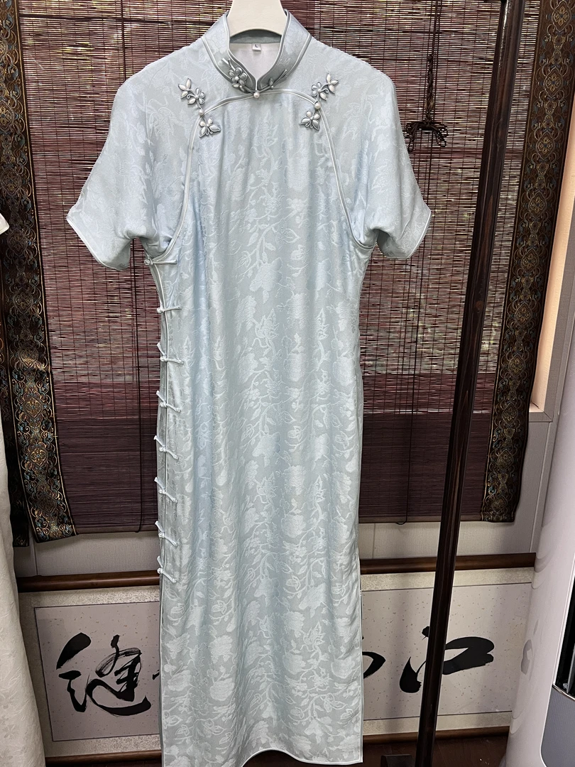 浅蓝色提花罗美龄襟旗袍(定制款 联系客服）