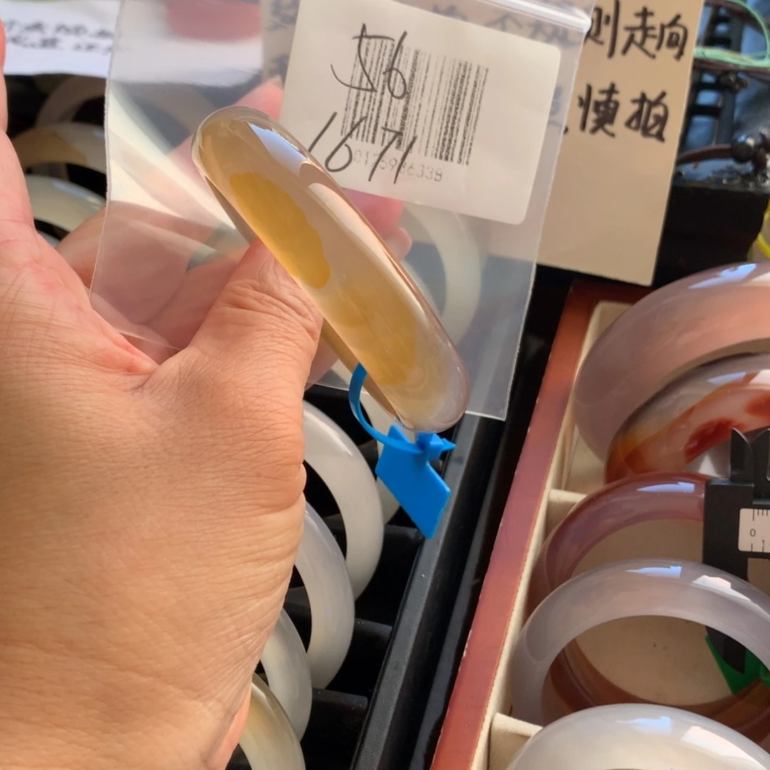 手镯玛瑙/玉髓未镶嵌56