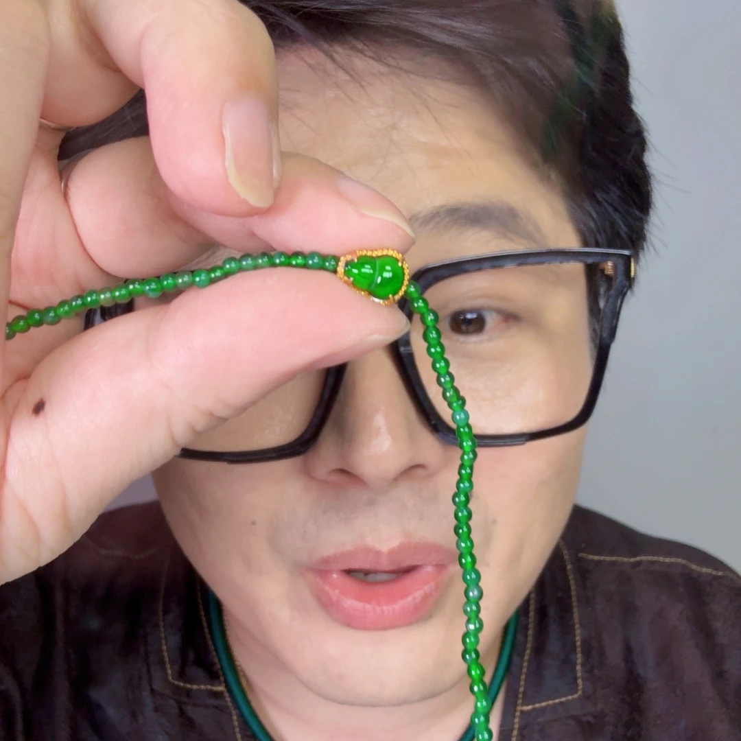 颈饰未镶嵌翡翠一件