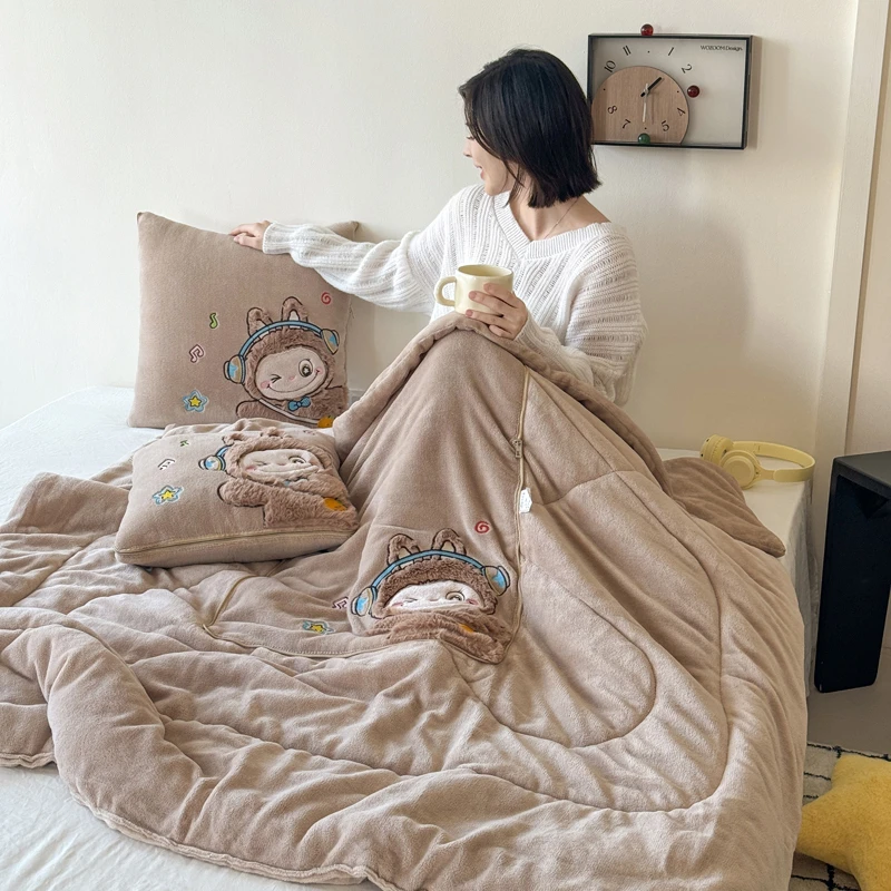 牛奶绒抱枕被子两用二合一午睡毯冬天加厚车用折叠枕头被2025新款