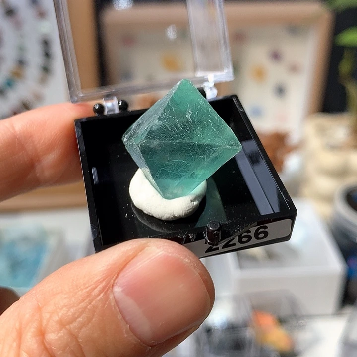 2266三水矿物标本摆件