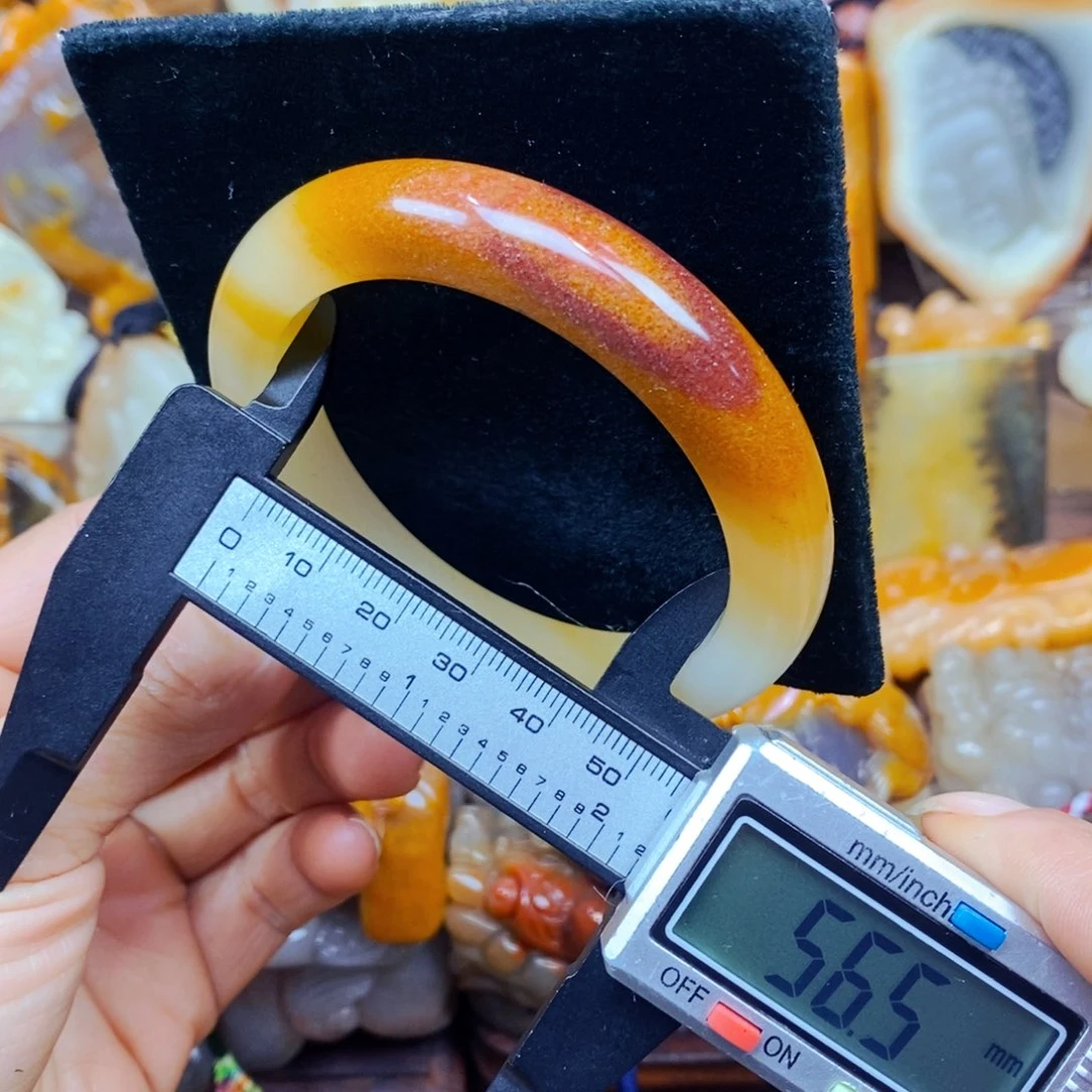 颈饰未镶嵌石英岩玉