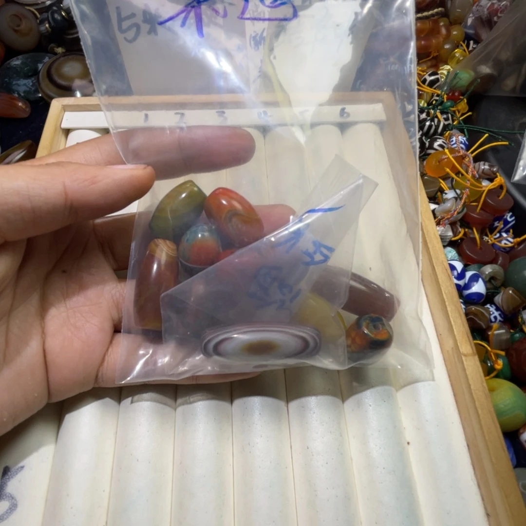 朱***迪玛瑙/玉髓未镶嵌珠宝半成品