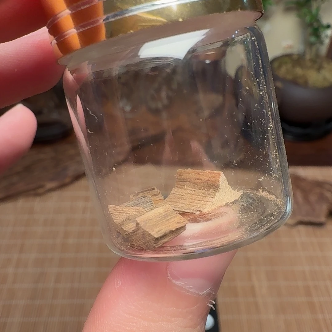 鹿***鸣沉香日本回流菩萨棋碎料