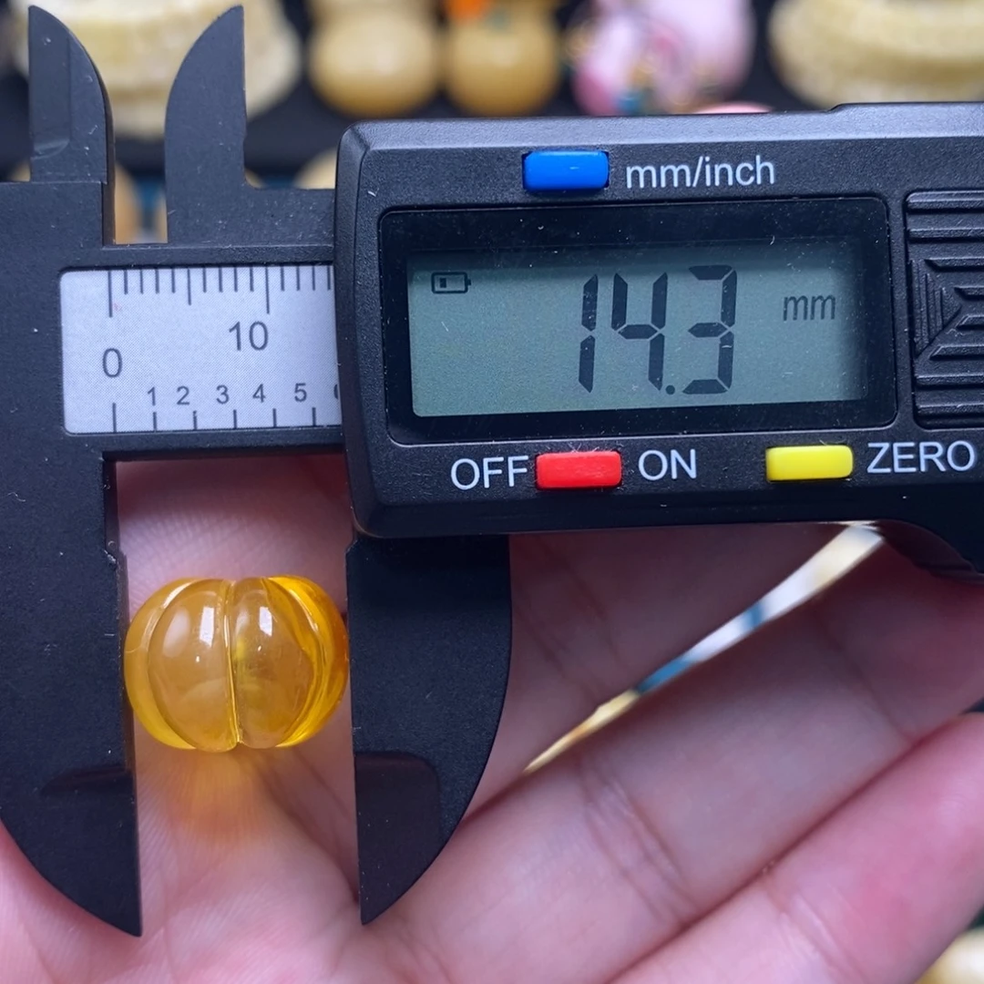 蜜蜡未镶嵌珠宝奇石