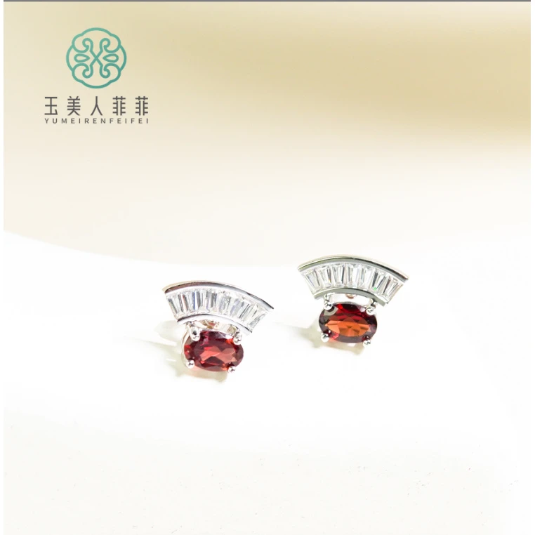 石惑珠宝~石榴石小裙子耳钉约9*11mm