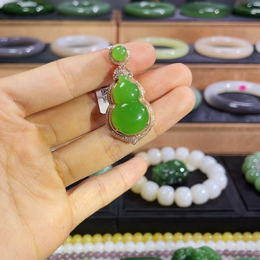 和田玉18K金镶嵌颈饰