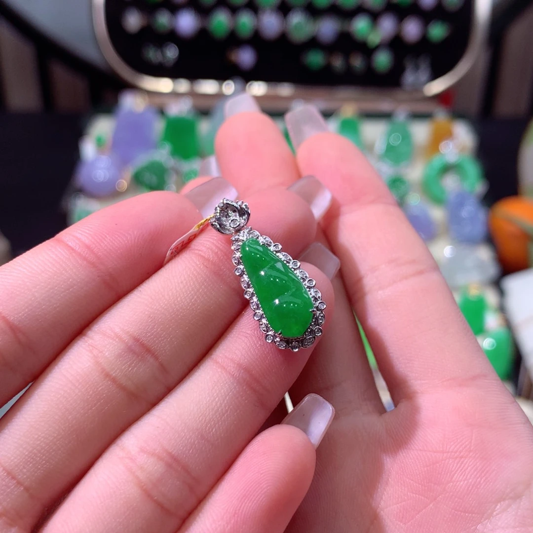 翡翠颈饰18K金镶嵌翡翠