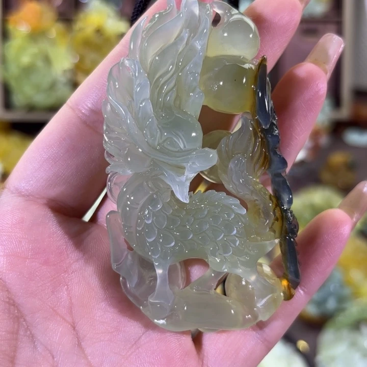 未镶嵌蛇纹石玉颈饰与*