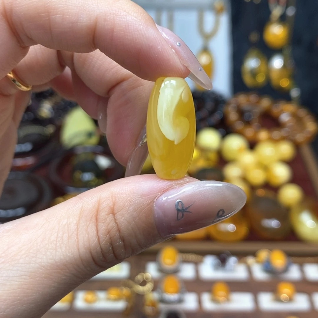 未镶嵌琥珀裸石成品