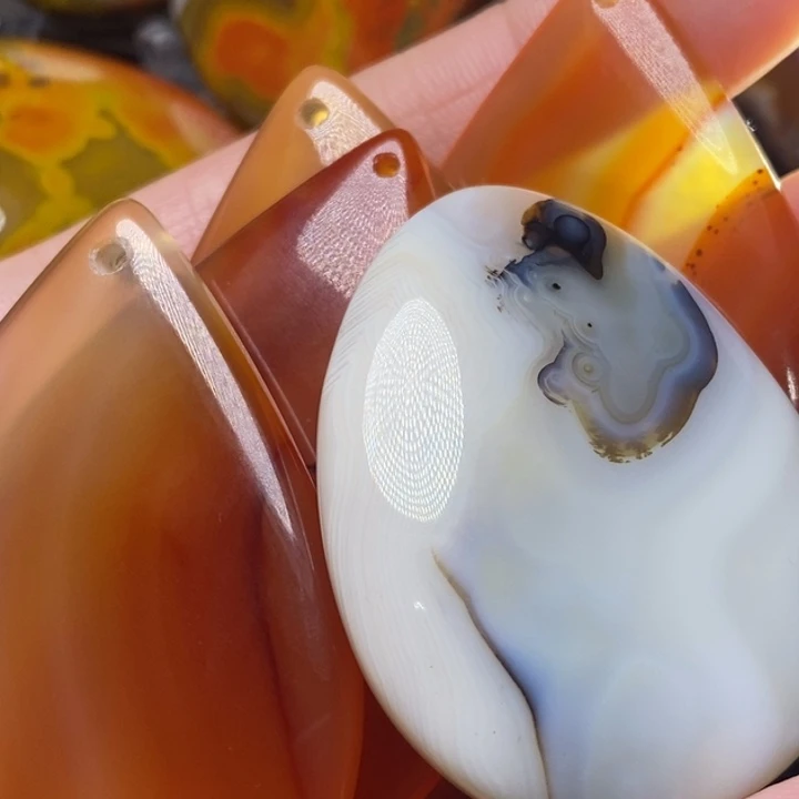 玛瑙/玉髓颈饰未镶嵌张*哲