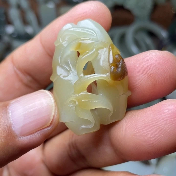 和田玉未镶嵌颈饰