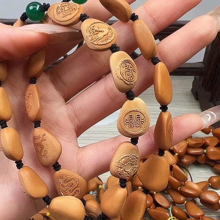 一***愚木质类松子龙纹瓦当浮雕手持