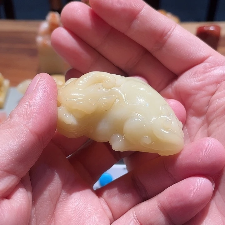 语***主寿山石印石白芙蓉手把件一件