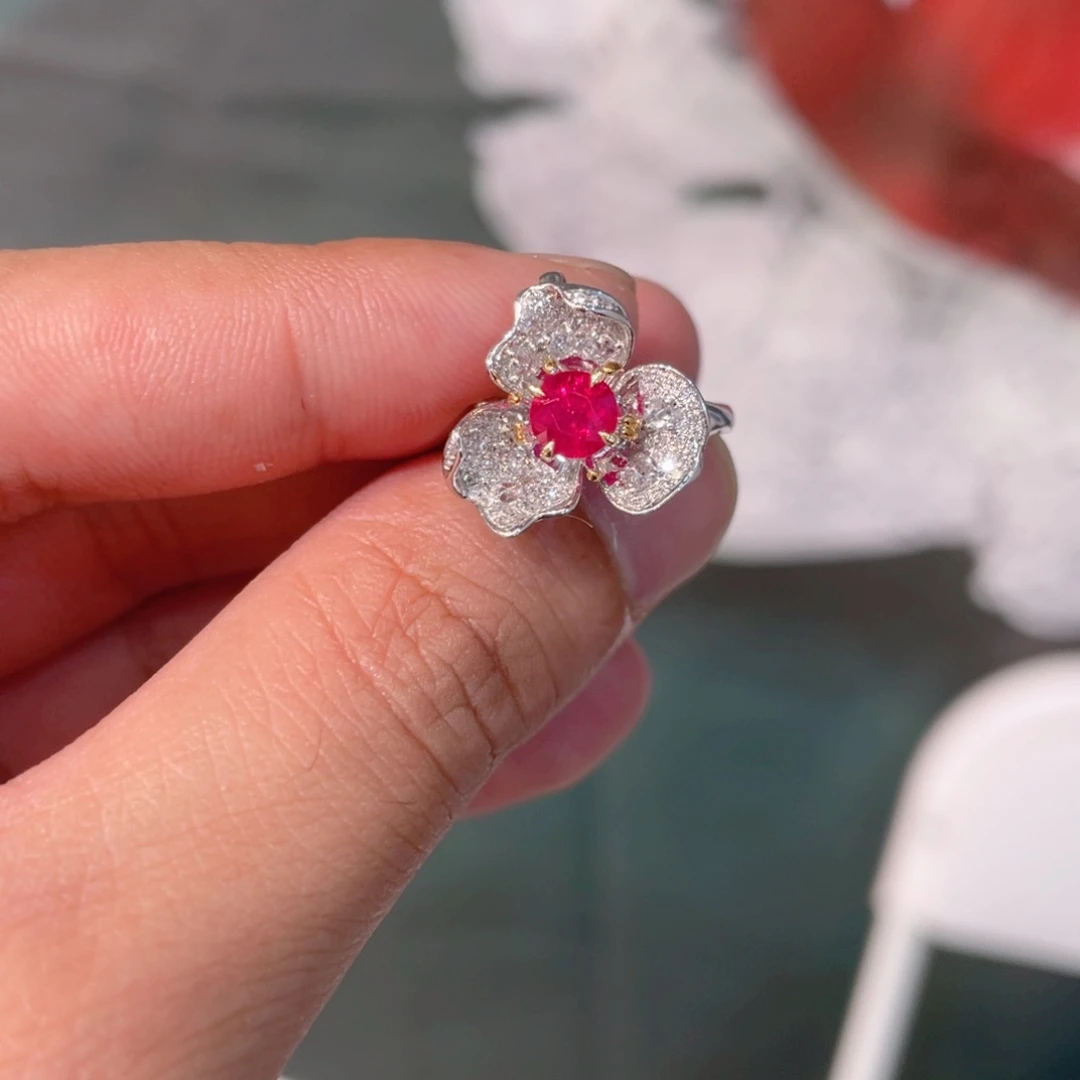 红宝石戒指18K金镶嵌蕾*宝1.25ct 缅甸