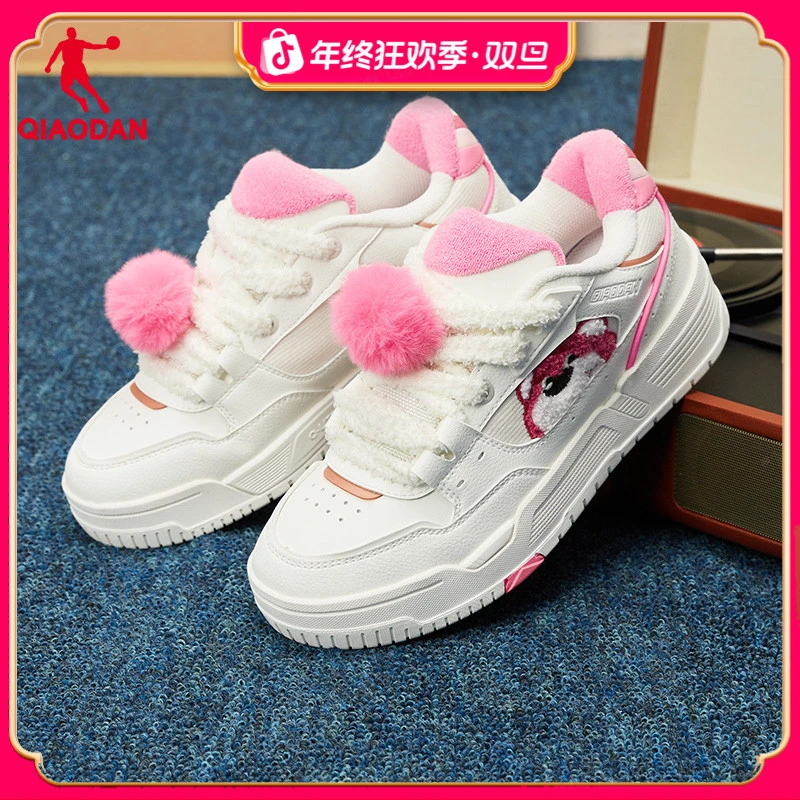 树莓熊|中国乔丹可爱学生粉红球装饰休闲板鞋女款秋冬革面厚底鞋
