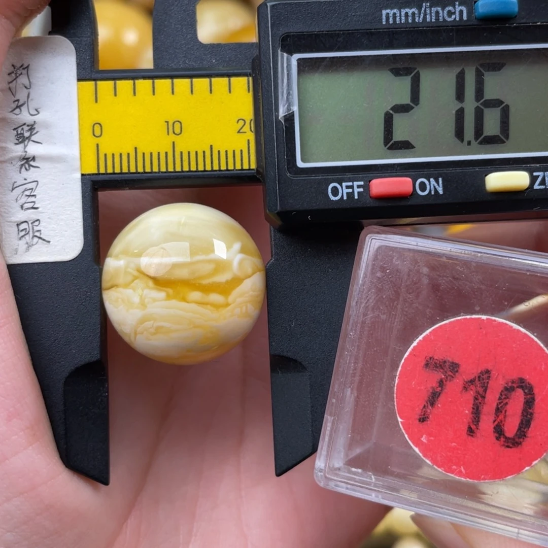 ****平蜜蜡未镶嵌珠宝奇石微瑕