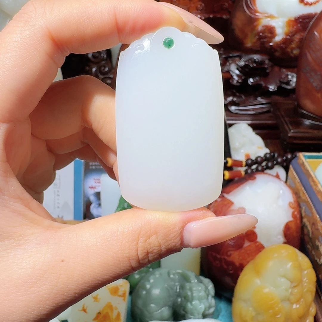 透闪石质玉未镶嵌把件
