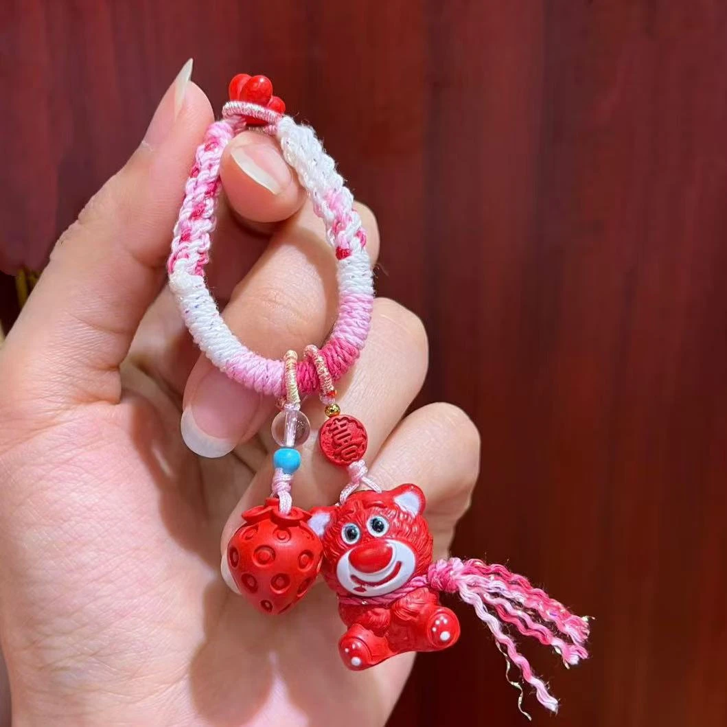 天然辰砂天然原矿红朱砂草莓熊钥匙扣女藏式编织包挂饰卡通可爱