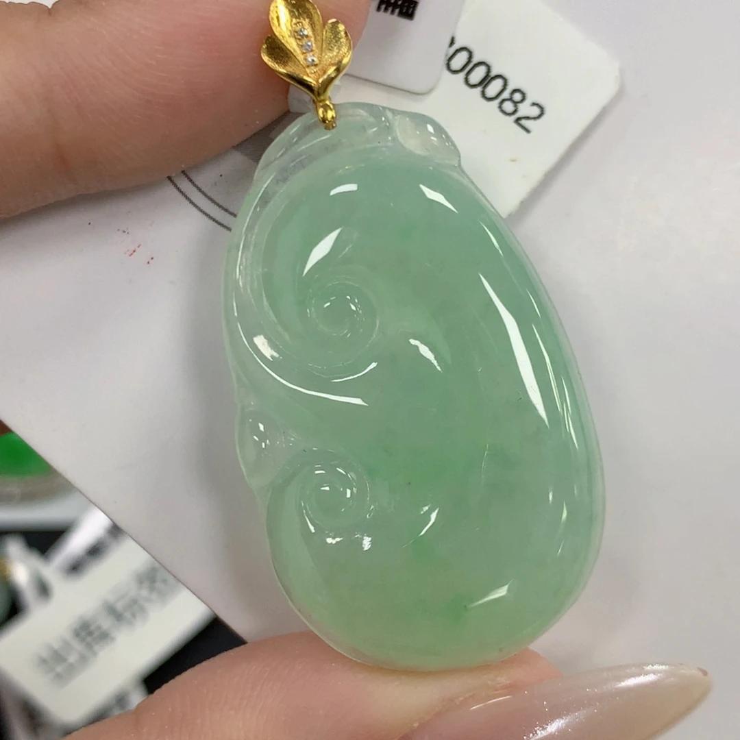 颈饰18K金镶嵌翡翠