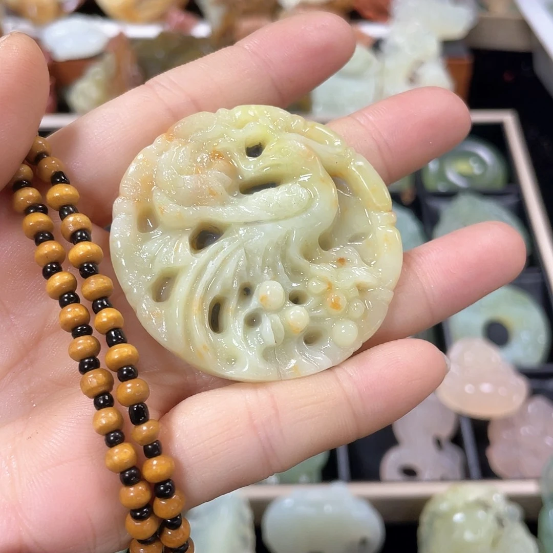 蛇纹石玉颈饰未镶嵌