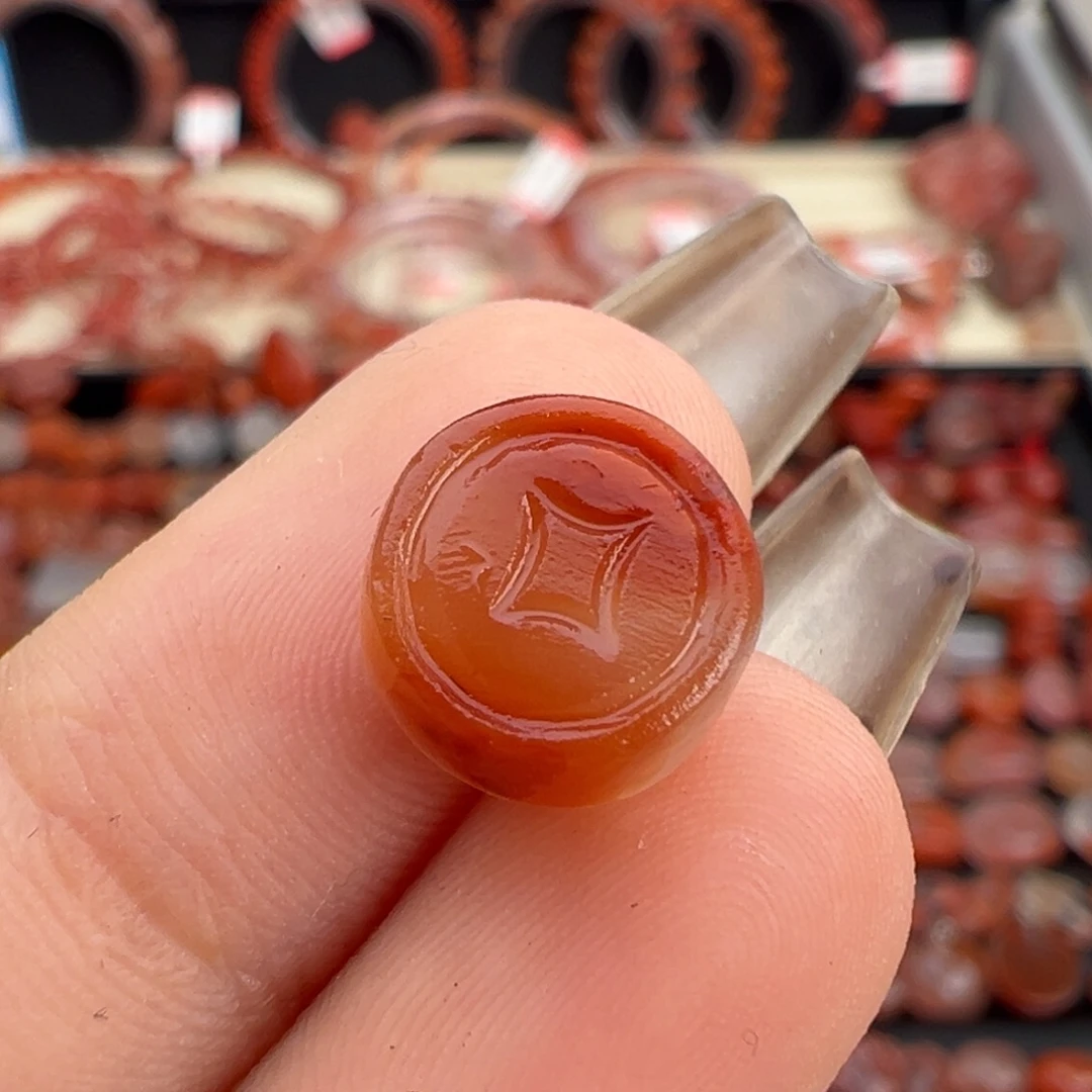 南红玛瑙未镶嵌颈饰冰飘福币