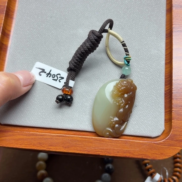 兴***和田玉未镶嵌颈饰