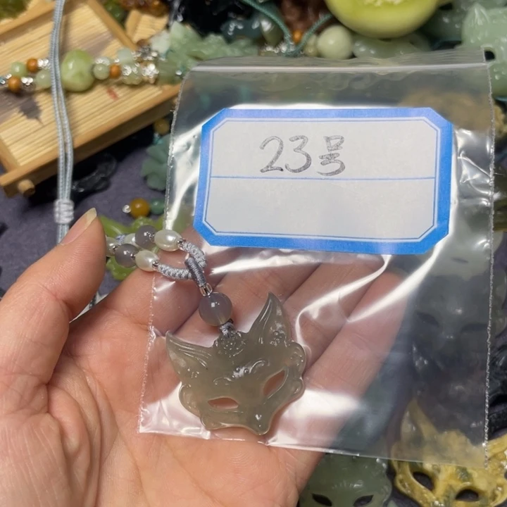 蛇纹石玉颈饰合金猫***飞