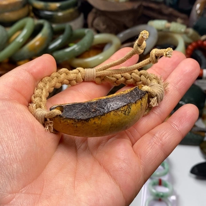 岫岩河磨玉（透闪石质玉）未镶嵌颈饰