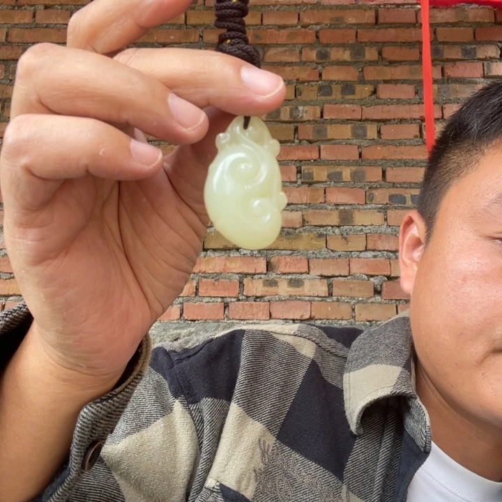 玉黄色如意吊坠11