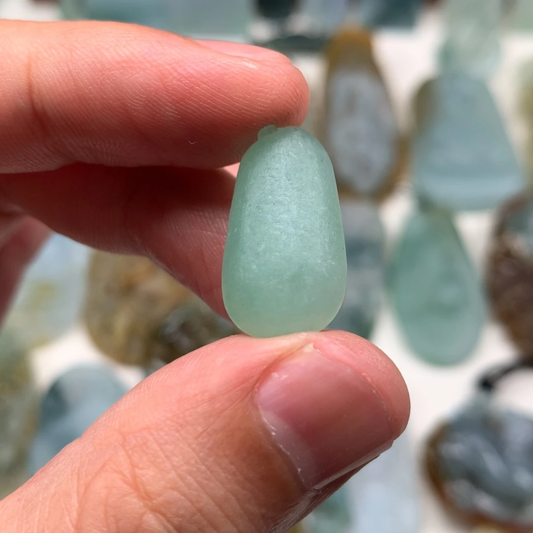 定制翡翠未镶嵌挂件