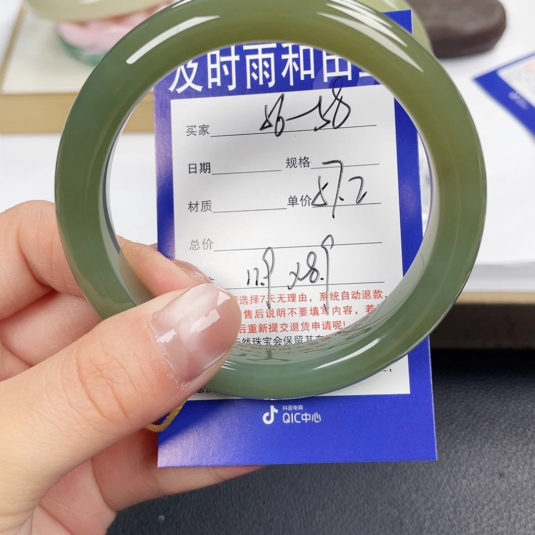 和田玉未镶嵌手镯