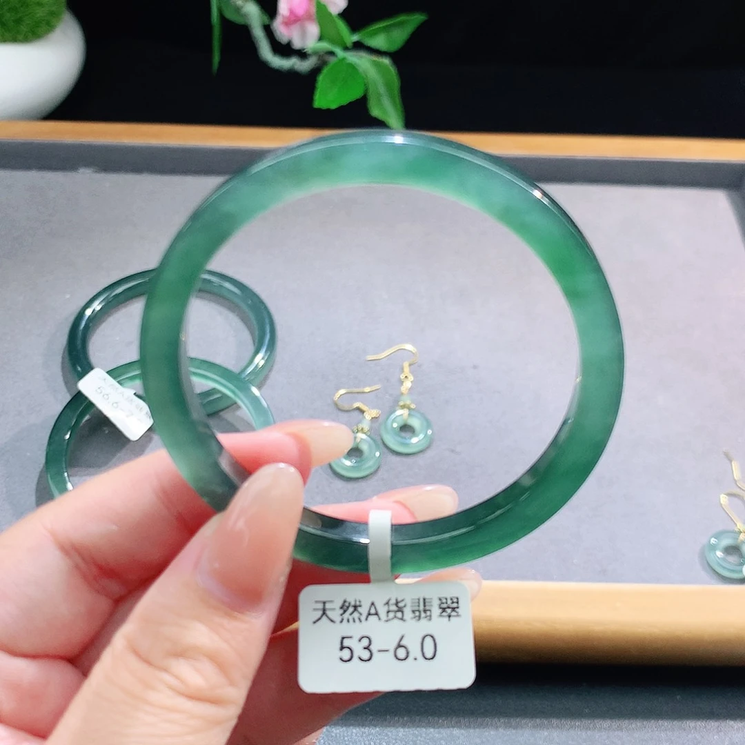 未镶嵌手镯（圆镯）翡翠