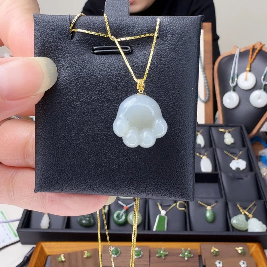 和田玉18K金镶嵌颈饰