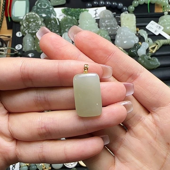 颈饰18K金镶嵌和田玉