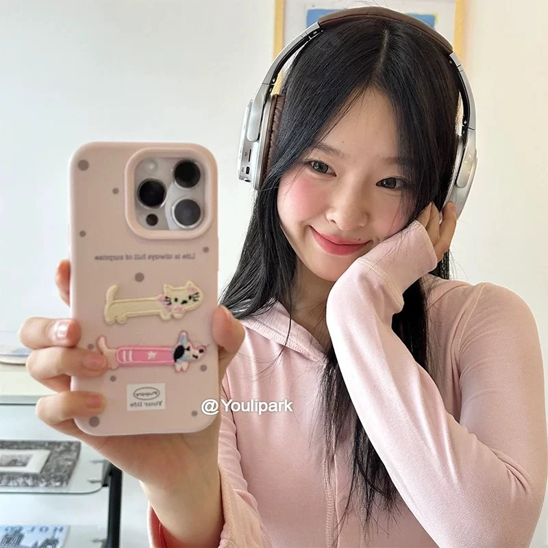 可爱刺绣白猫粉狗公仔适用苹果17Promax液态硅胶手机壳16卡通15女