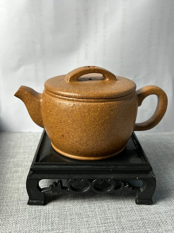麒麒紫砂 汉瓦壶 精品全手工制作：原矿降坡泥，容量200毫升。