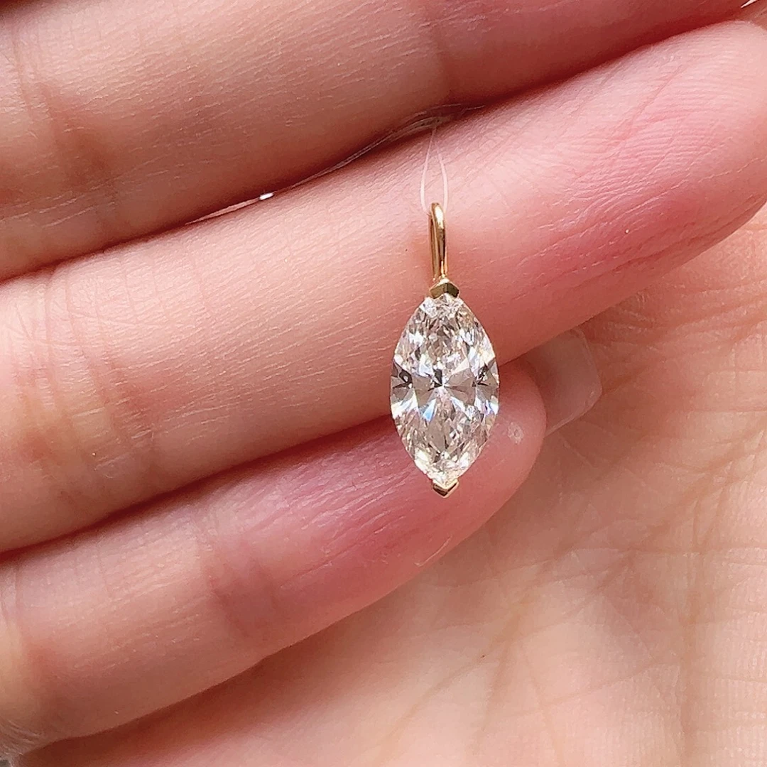 实验室培育钻石18K金镶嵌吊坠1.1ct K黄马眼形吊坠