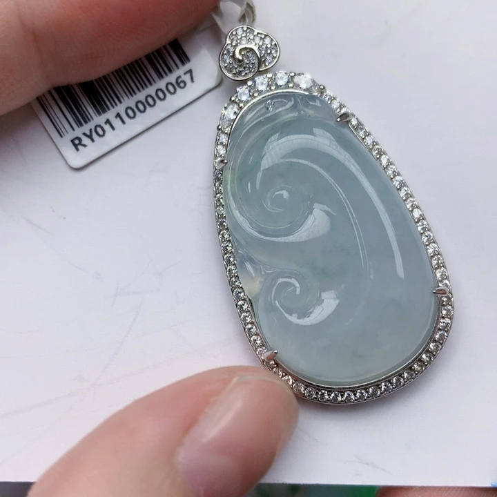 翡翠未镶嵌颈饰九元证书费自理