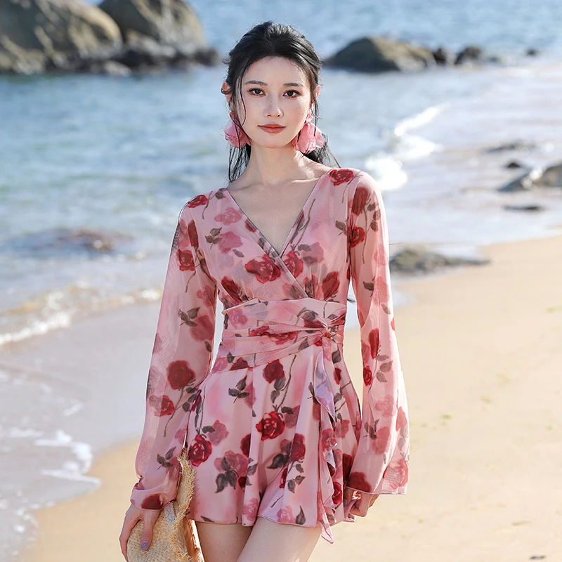 泳衣女高级感绝美连体女防晒长袖遮肉显瘦钢托聚拢度假显白游泳衣